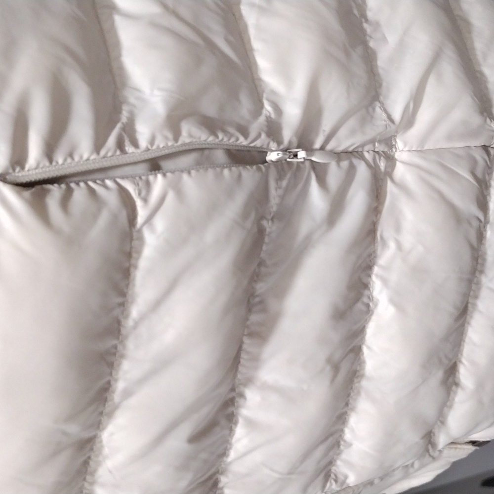 Amazon Essentials Cream Colored Puffer Jacket. Xs - image 5